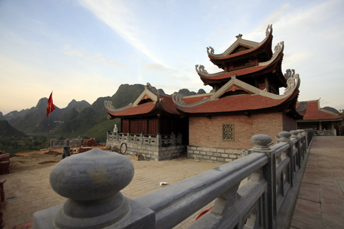 Độc[-]đáo[-]ngôi[-]chùa[-]tuyệt[-]đẹp[-]cạnh[-]thác[-]Bản[-]Giốc